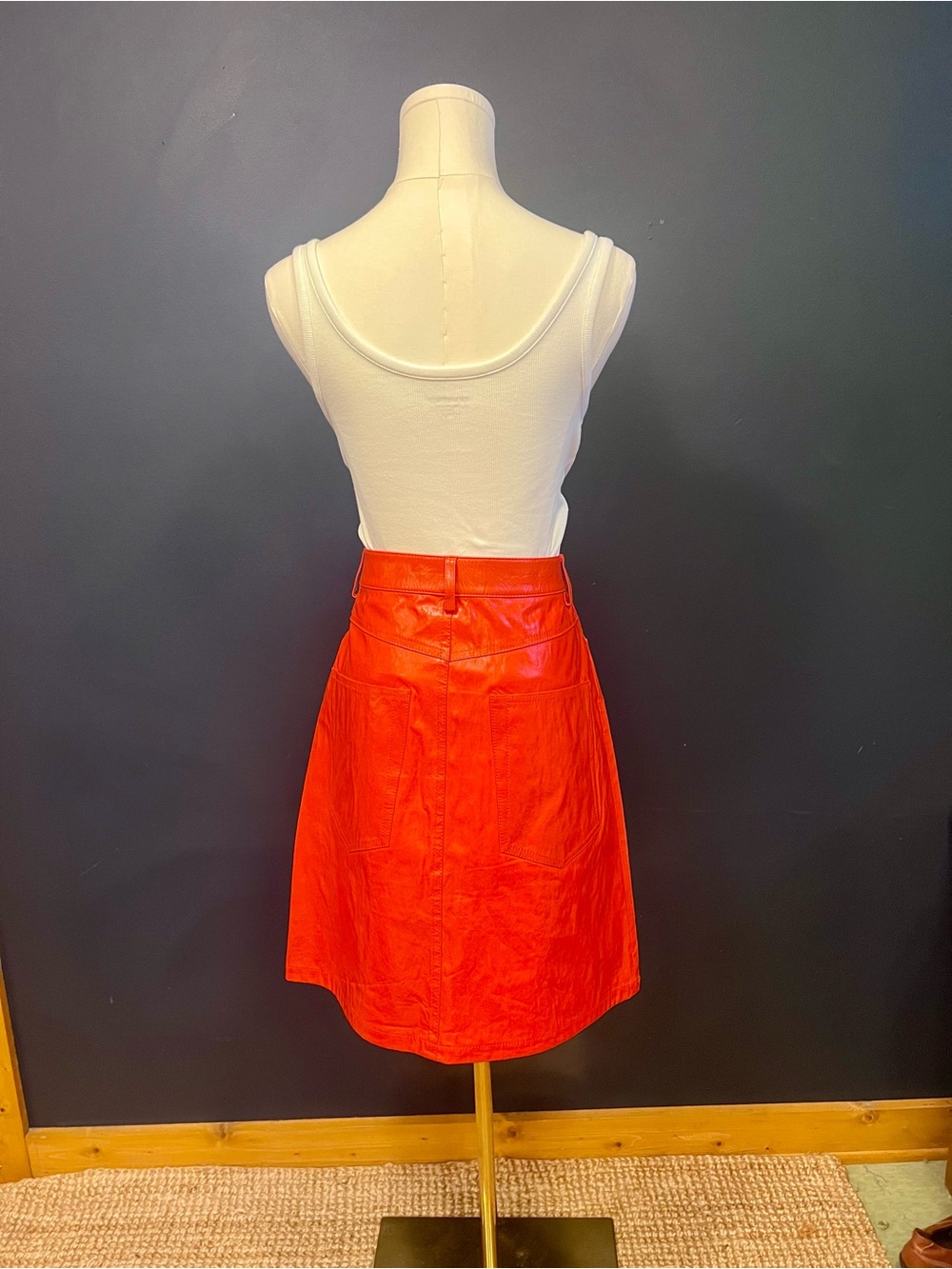 HELMUT LANG Orange patent leather skirt with 5 pockets. - Picture 2 of 9